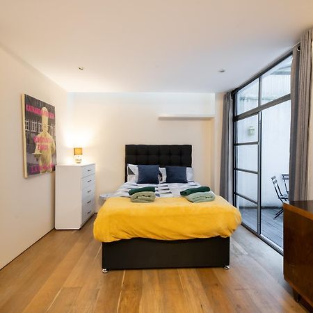 Pollen Street, Three-Bedroom Flat London Exterior photo