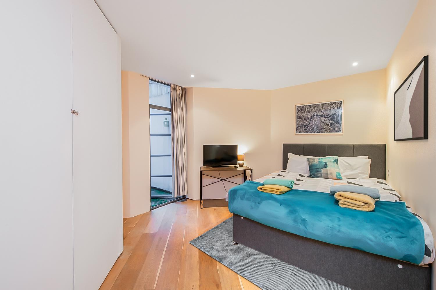 Pollen Street, Three-Bedroom Flat London Exterior photo