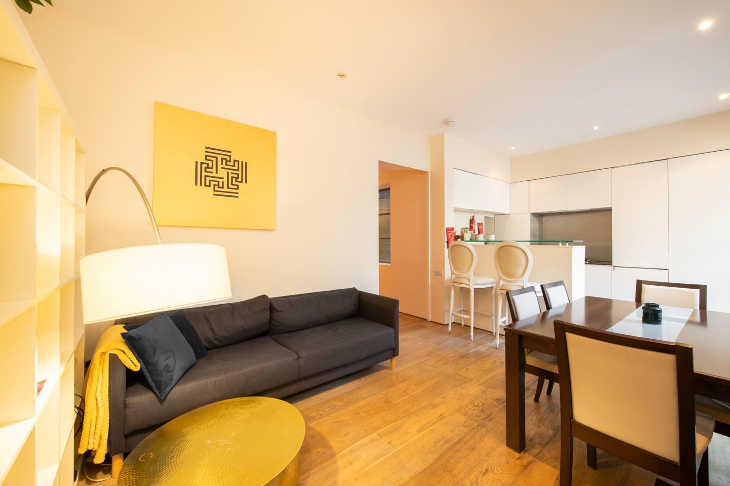 Pollen Street, Three-Bedroom Flat London Exterior photo