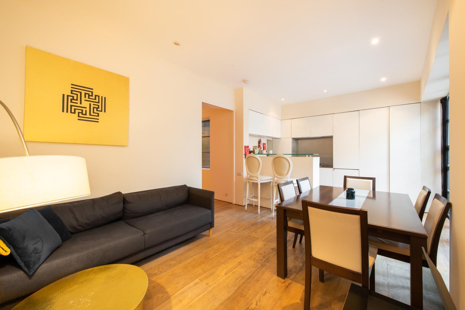 Pollen Street, Three-Bedroom Flat London Exterior photo