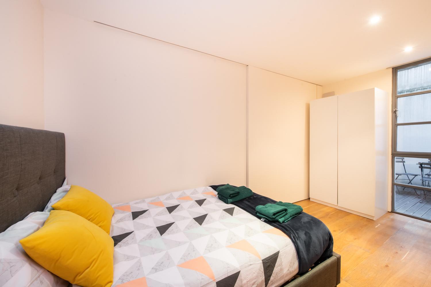 Pollen Street, Three-Bedroom Flat London Exterior photo