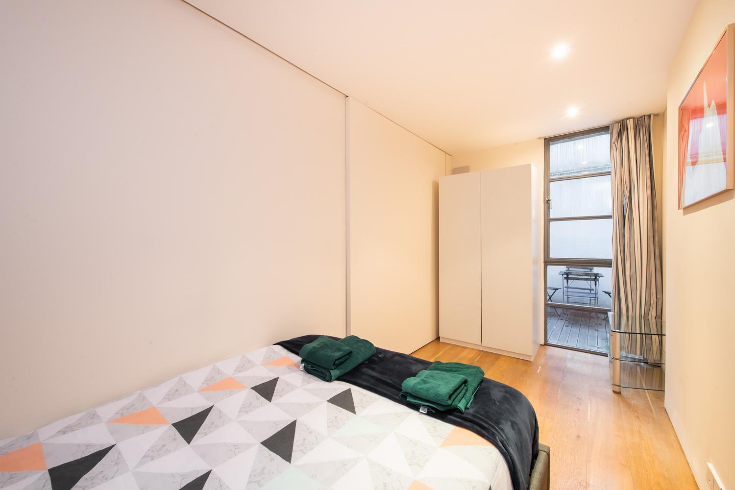 Pollen Street, Three-Bedroom Flat London Exterior photo